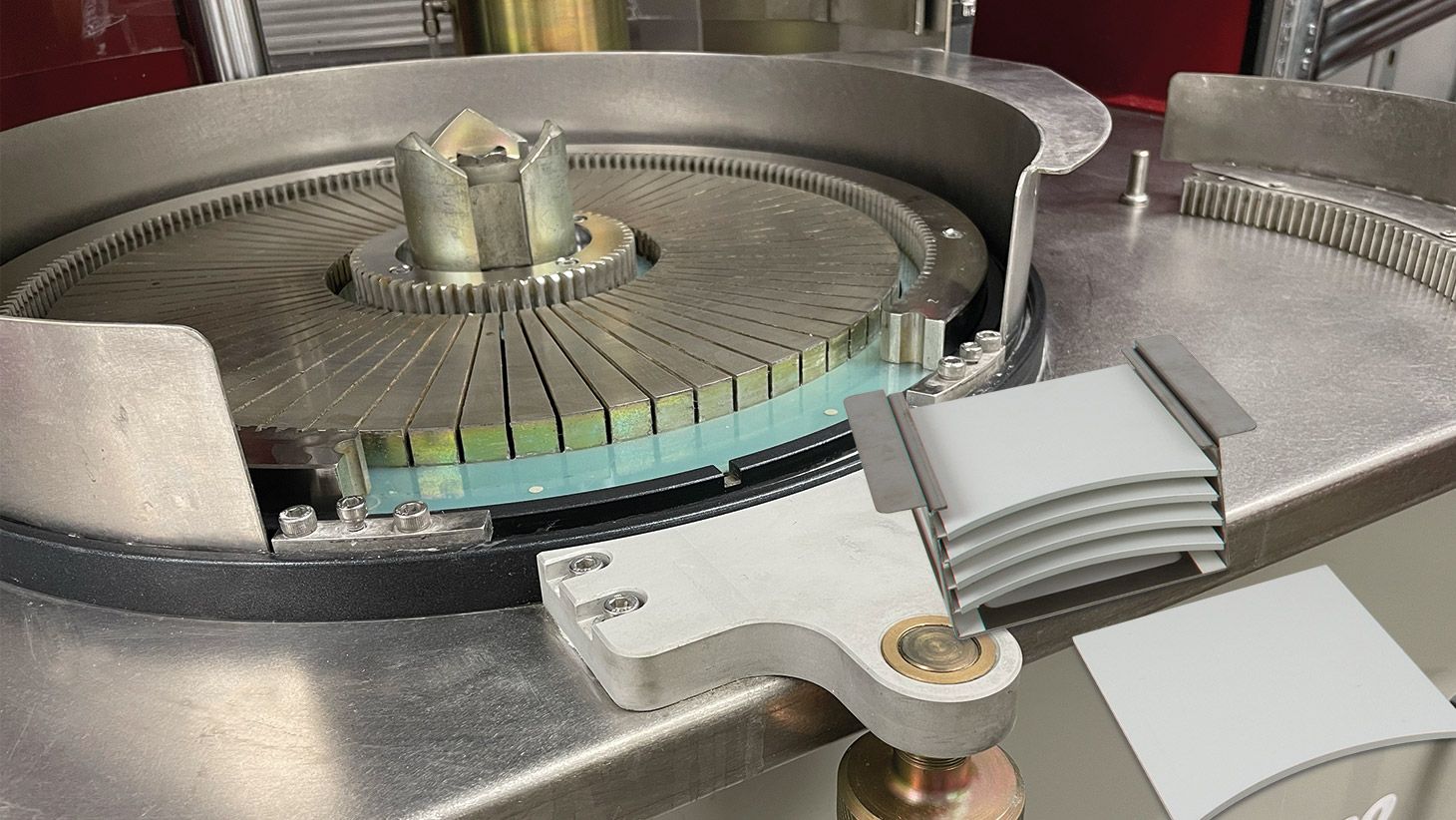 Satellite unloading system (one shelf at a time)